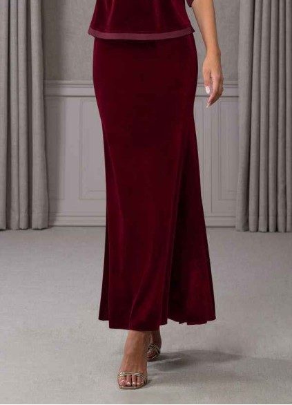 Juecet Zana Velvet Skirt
( Final Sale ) Juecet Zana Velvet Skirt
( Final Sale )