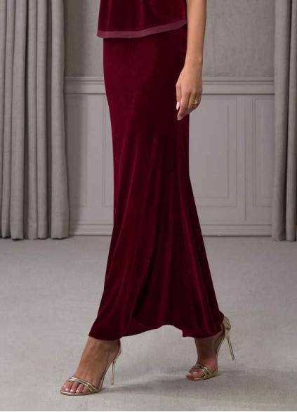 Juecet Zana Velvet Skirt
( Final Sale ) Juecet Zana Velvet Skirt
( Final Sale )