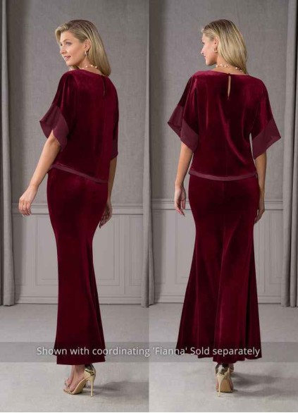 Juecet Zana Velvet Skirt
( Final Sale ) Juecet Zana Velvet Skirt
( Final Sale )